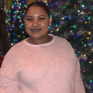 Meet your Posher, Khalia